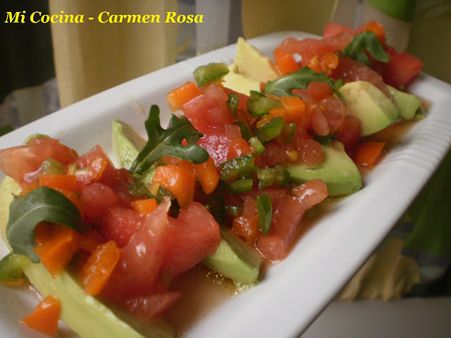 Tiradito De Aguacate Y Tomate Con Pipirrana En Salsa De Miso Blanco