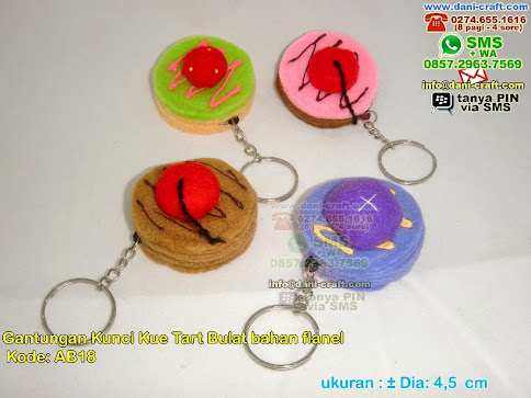 gantungan kunci kue tart