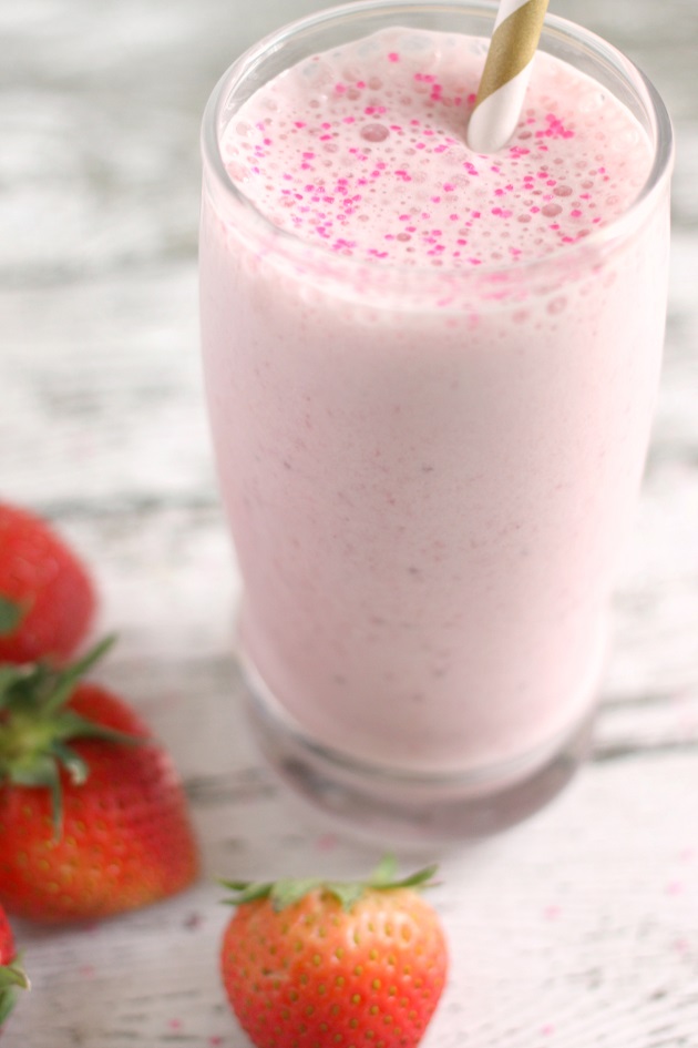 Mama Loves Food! Strawberry Vanilla Breakfast Milkshake