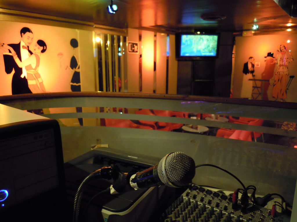 Karaoke Bar Contraste Barcelona Bar de copas karaoke en Barcelona