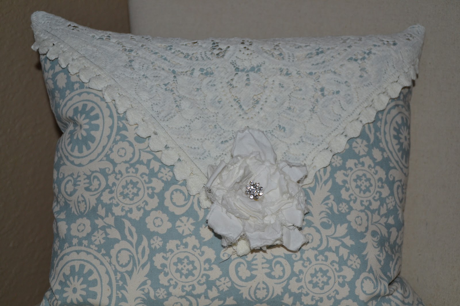 Lola & Bea Fancy Lace Tablecloth Pillows