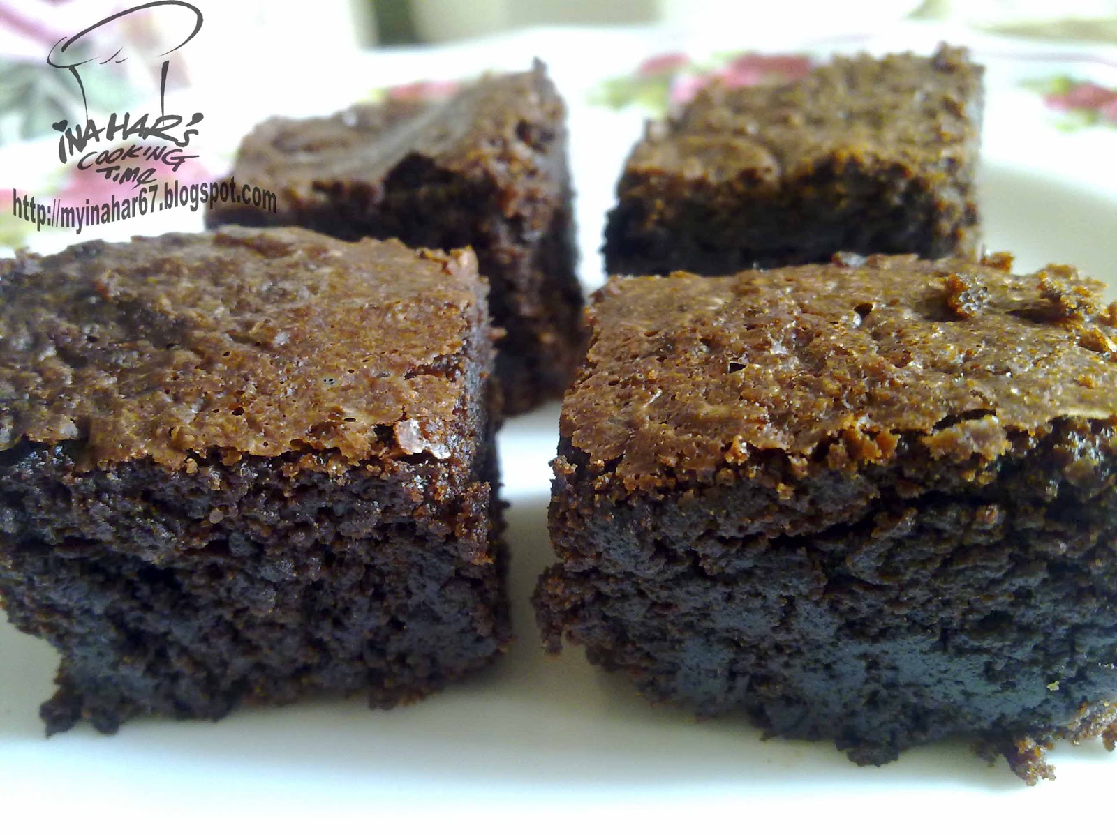 INAHAR'S COOKING TIME! CHEWY GOOEY YUMMY BROWNIES