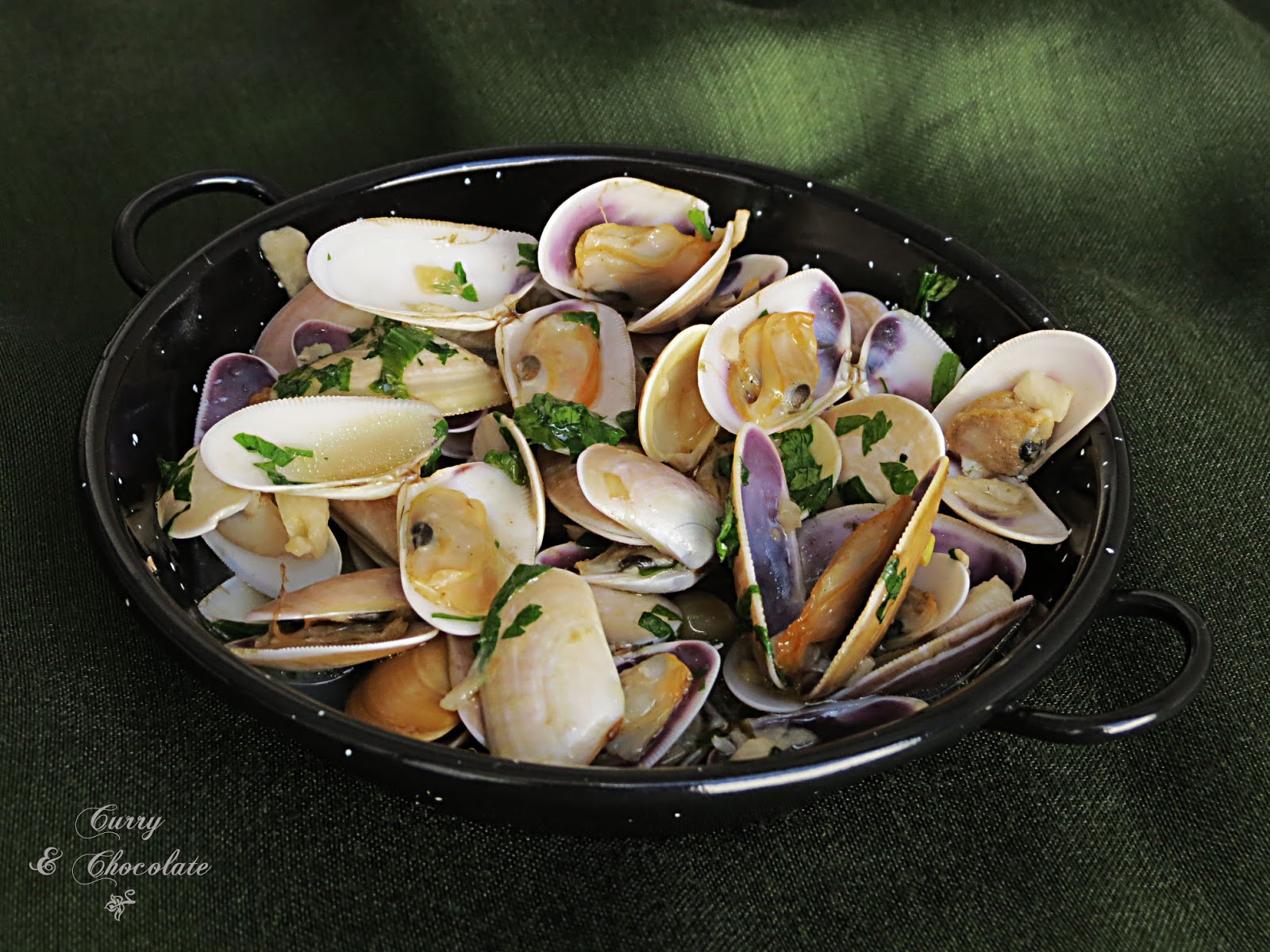 Coquinas al coñac o brandy – Wedge shell clams with brandy Coquinas al coñac o brandy – Wedge shell clams with brandy