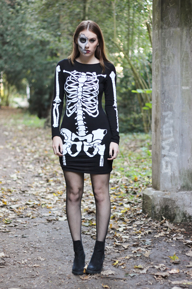 Boohoo Skeleton Midi Dress, Cracked Skull Halloween Tutorial Boohoo Skeleton Midi Dress, Cracked Skull Halloween Tutorial