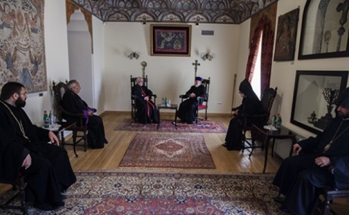 Karekin II y Krikor Bedros XX Gabroyan se reúnen en la Santa Sede Echmiadzin