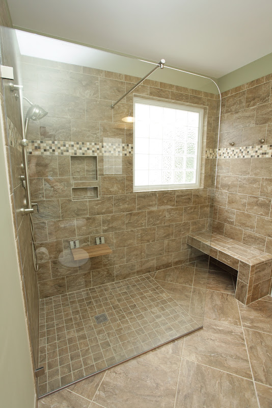 out as your traditional bath complete with a small shower stall title=