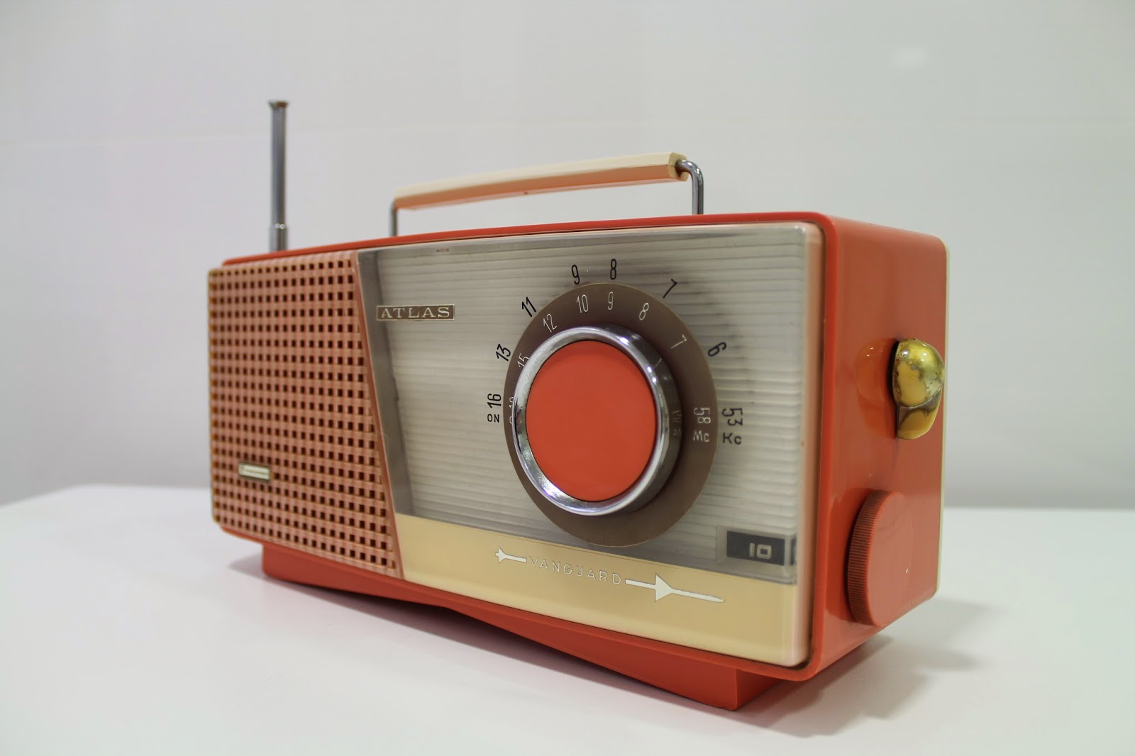 Vintagería Radio a transistores Atlas, Vanguard, años 60