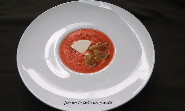 salmorejo_pimientos_quesocabra_higos