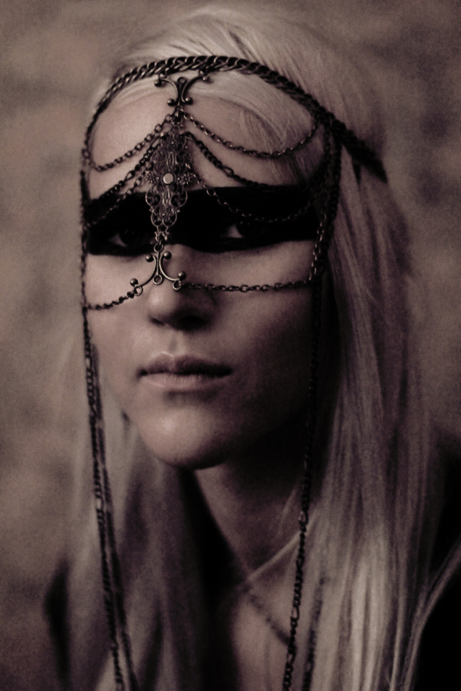 ARTEMIS IN FURS DIY chain mask