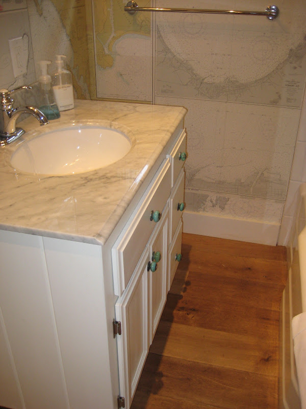 SMALL BATHROOMS title=