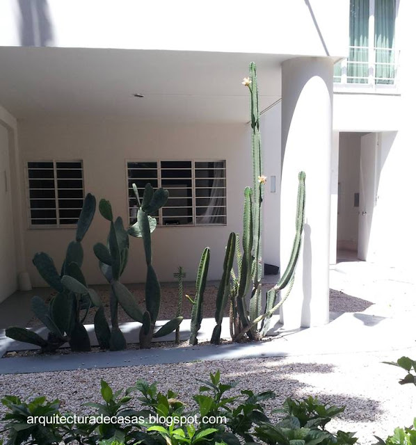 Casa de Victoria Ocampo - Foto hhzorrilla Residencia de estilo Moderno de fines de los año 20 en Palermo