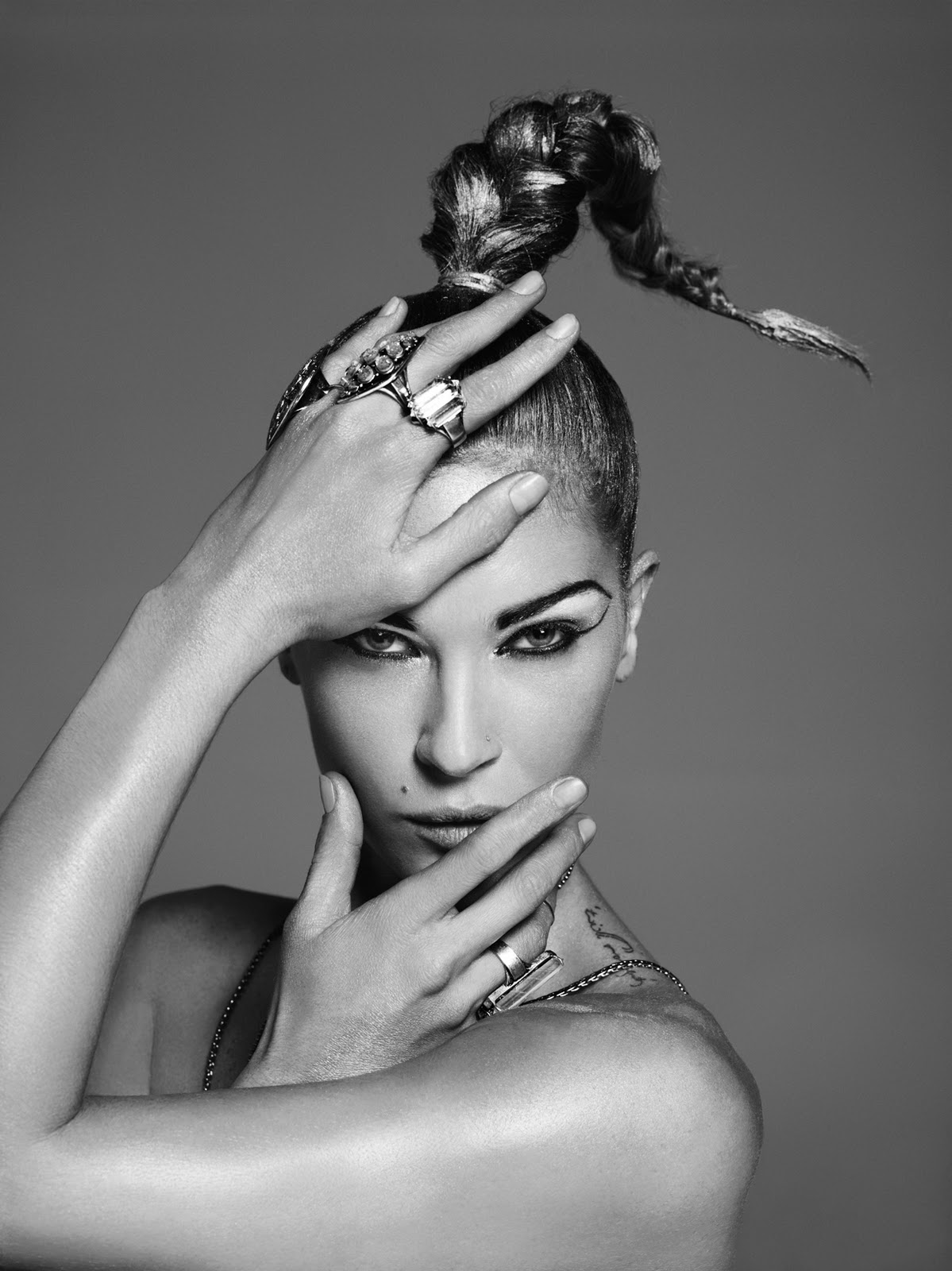 http://4.bp.blogspot.com/-zi3uIyFhAu8/Td_z1sBF5jI/AAAAAAAACRc/cr4qZcXXDaI/s1600/Erin+Wasson+-+Collection+3+Campaign+-+01.jpg