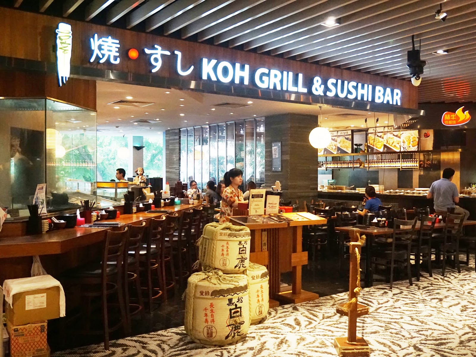 pinkypiggu koh grill sushi bar wisma atria orchard the shiok maki is really very shiok