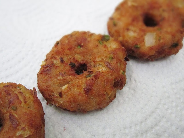 Bread Vada- a quick and easy snack with bread 