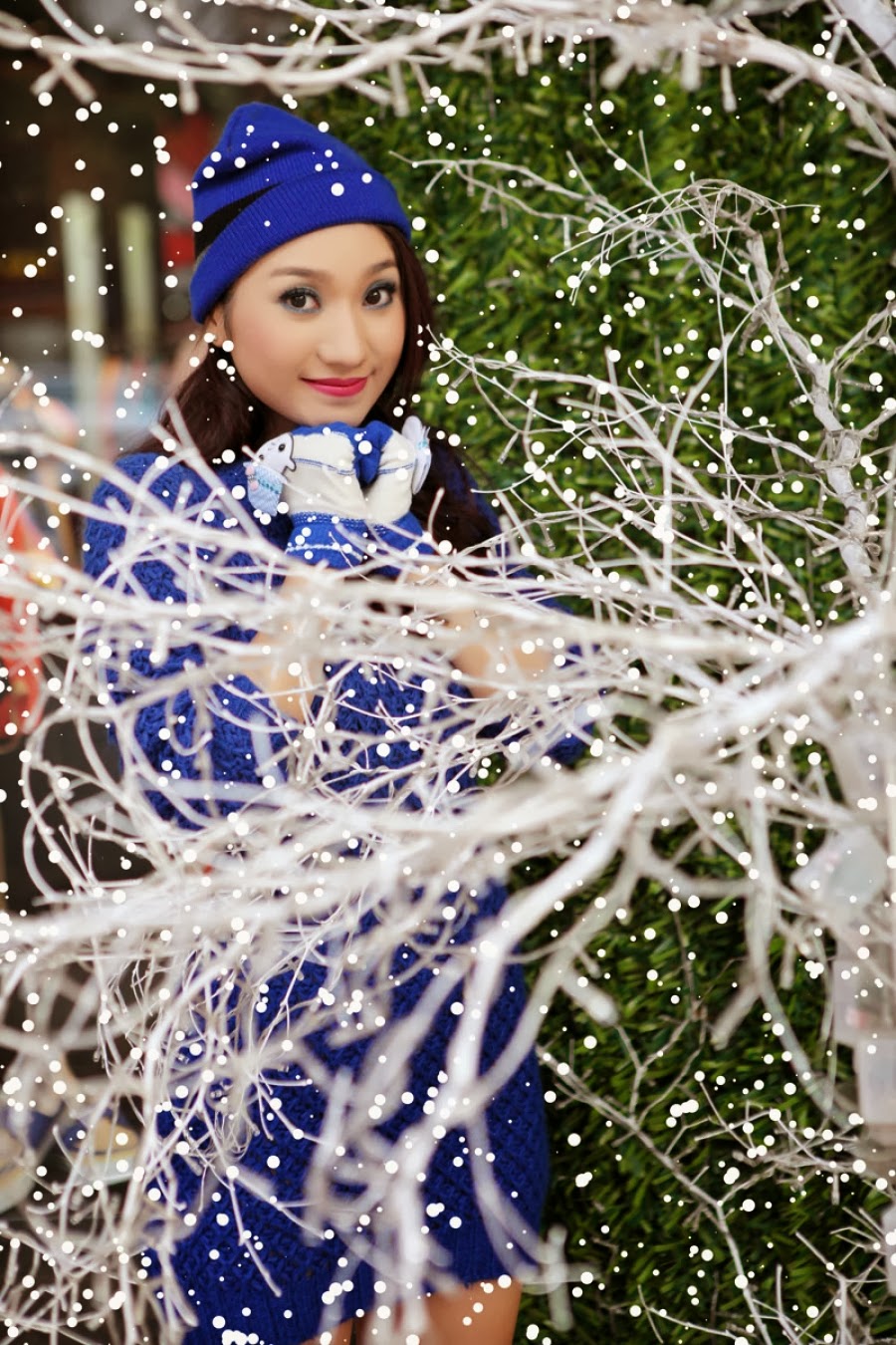 Cao Mỹ Kim xinh đẹp với váy ngắn bó sát đón Noel