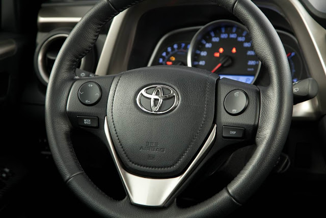 Novo Toyota RAV4 - Página 3 Nova-RAV4-4x2-interior+(5)