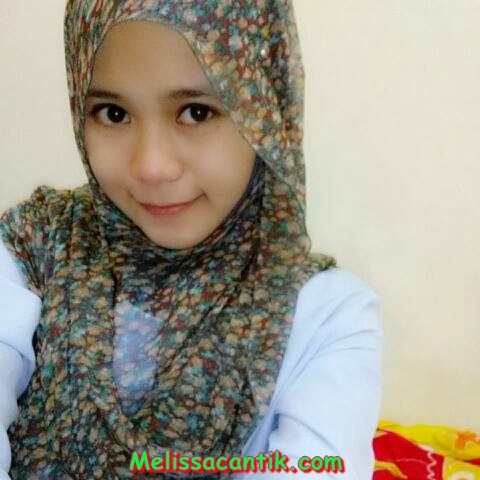 Berikut GAleri Fotonya Pas Berjilbab dan Lepas Jilbab: