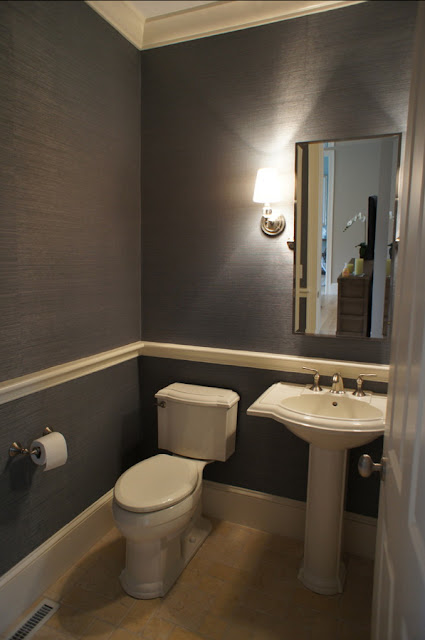 Grass cloth wallcovering Elegant bath