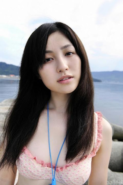 Japanese Sexy actress Kaoru Hirata Bikini Photos