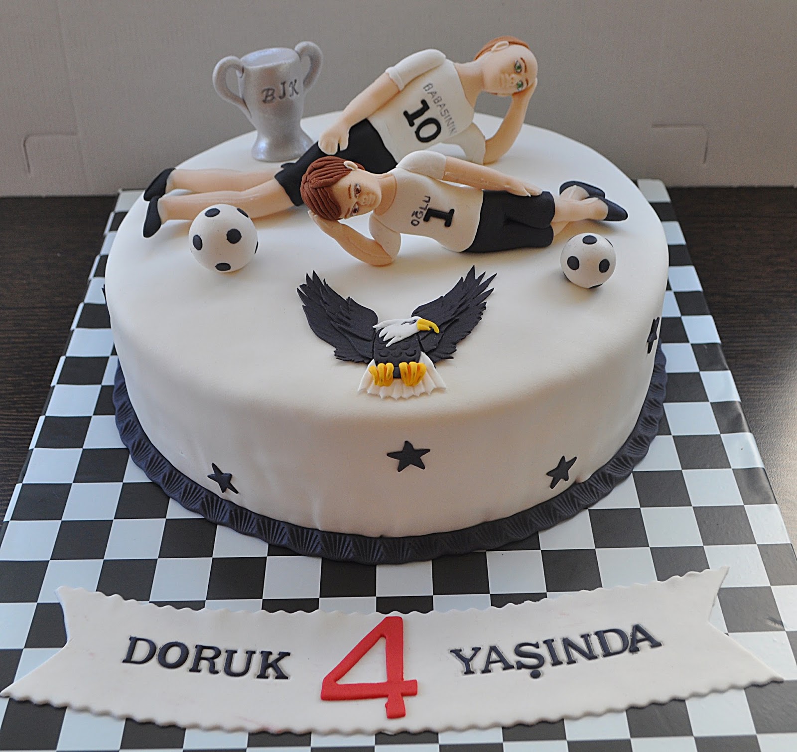 İKİZ DÜŞLER BEŞİKTAŞ TEMALI PASTA