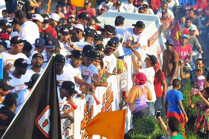 Los Gigantes del Cibao celebran en Grande su campeonato con sus fanáticos. 