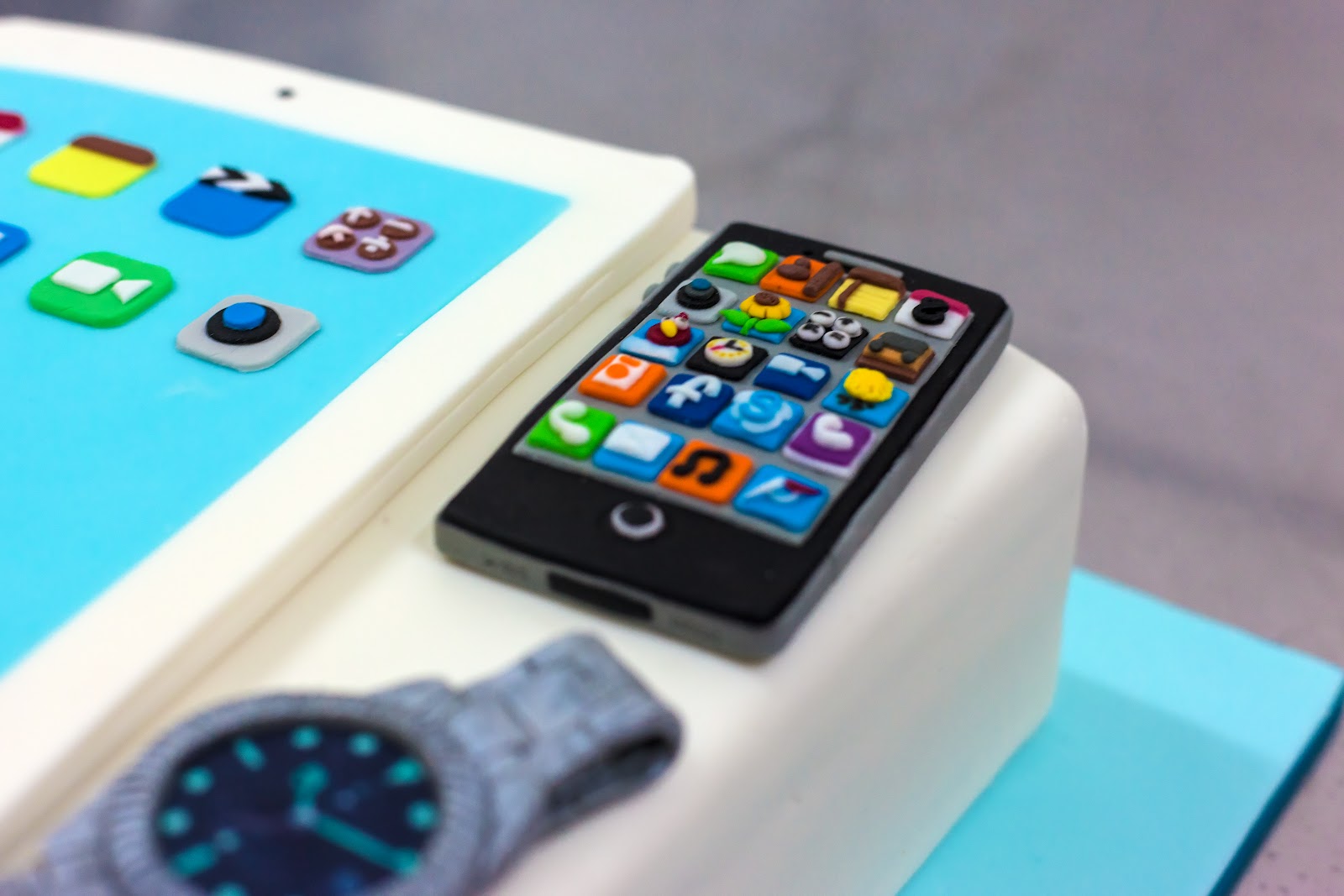 Upper Crust Bakery Fondant Cake