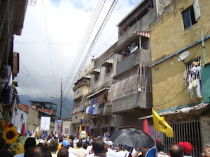 Capriles caminando en Catia