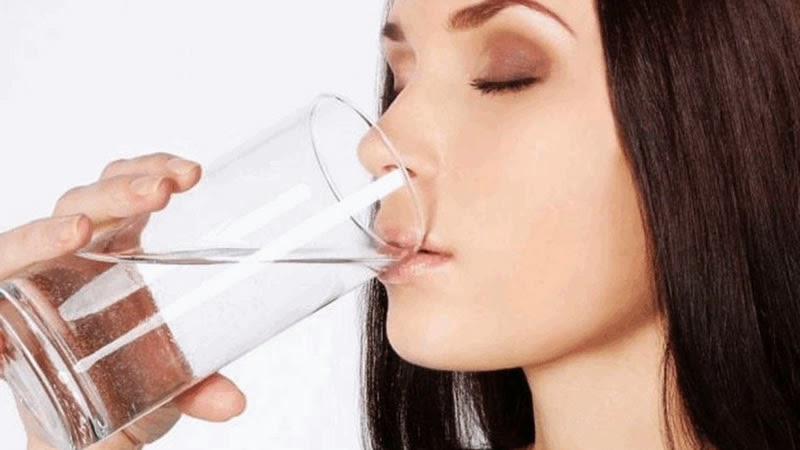 Manfaat Minum Air Putih di Pagi Hari