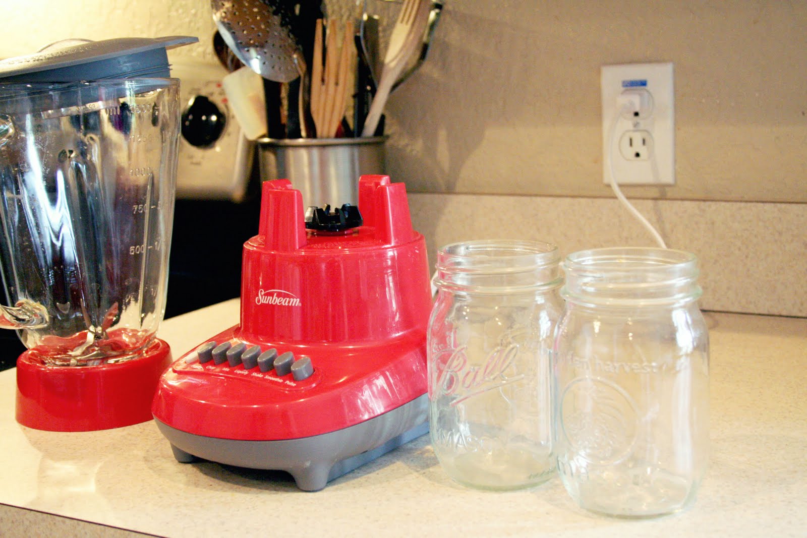 Buggie and Jellybean Individual Smoothies in Mason Jars.
