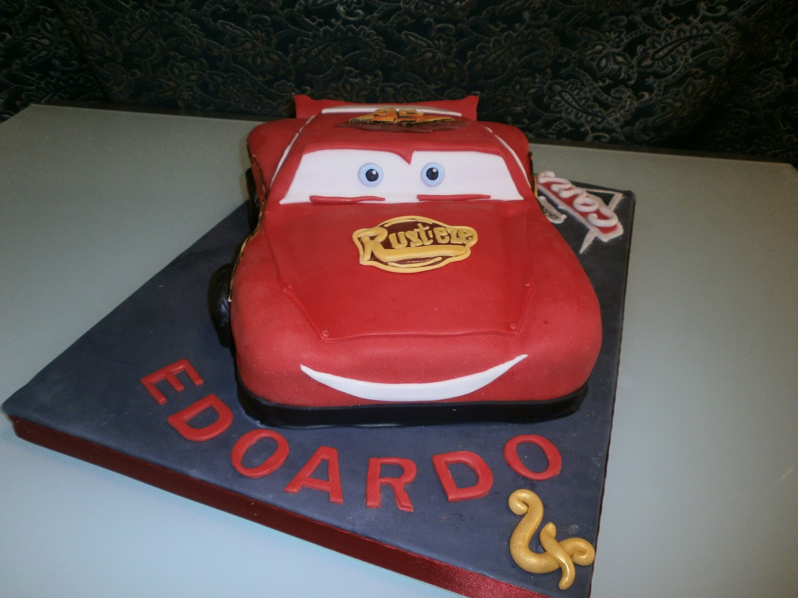 Dolce Universo realizza torte artistiche di compleanno e ...