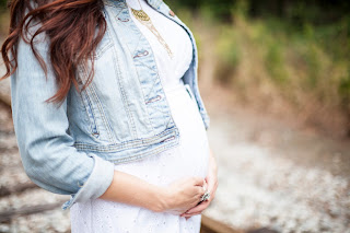 Amy West maternity picture 22 weeks pregnant