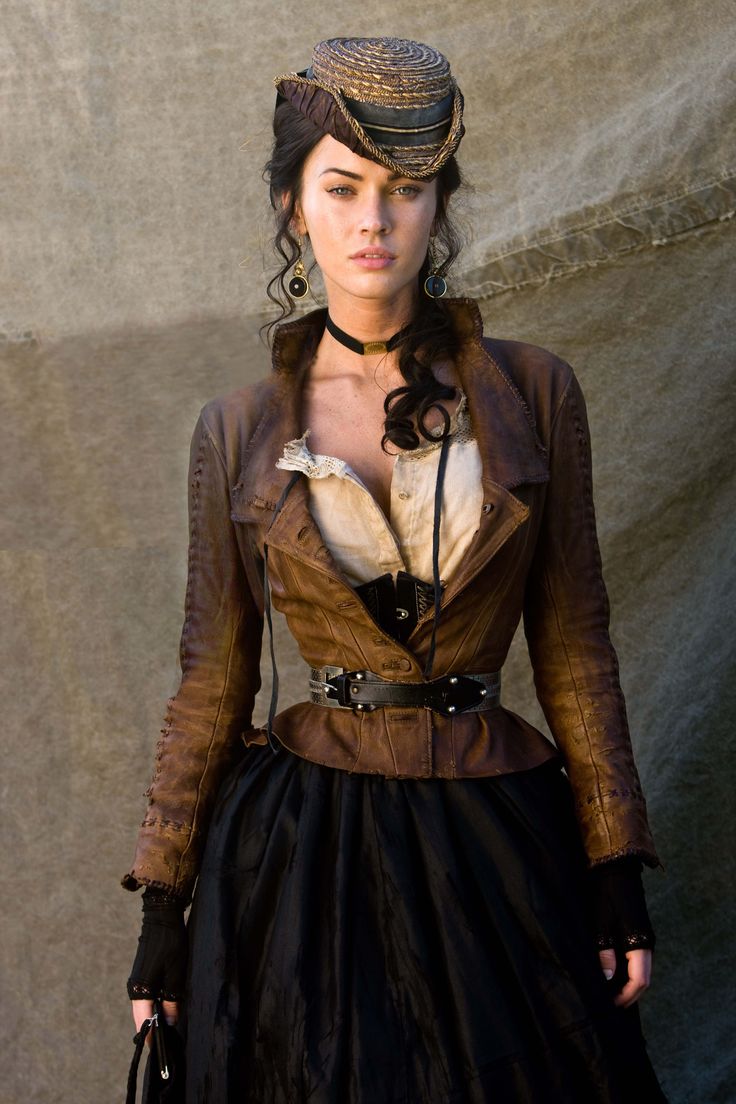 Megan Fox leather retro look Megan Fox leather celebrityleatherfashions.blogspot.com
