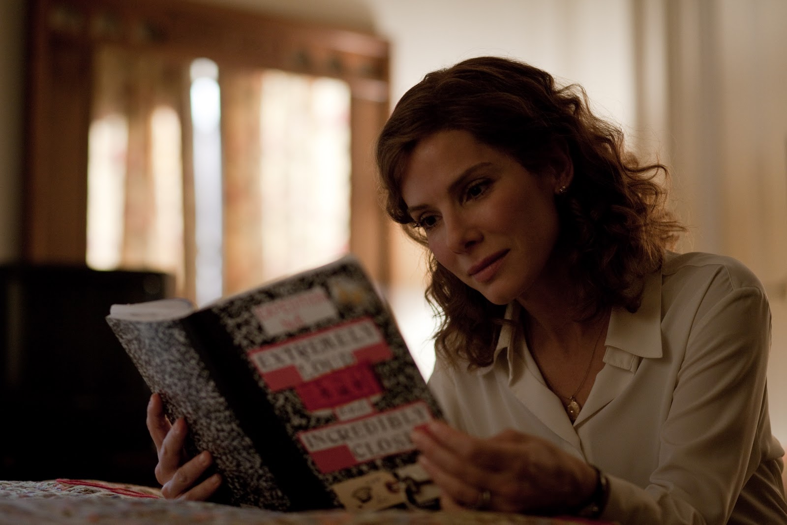 http://4.bp.blogspot.com/-zr3ffiqE7VY/TwdFtrq2IrI/AAAAAAAABIc/_XXsiHcJQyM/s1600/sandra-bullock-extremely-loud-and-incredibly-close-image-4-1.jpg