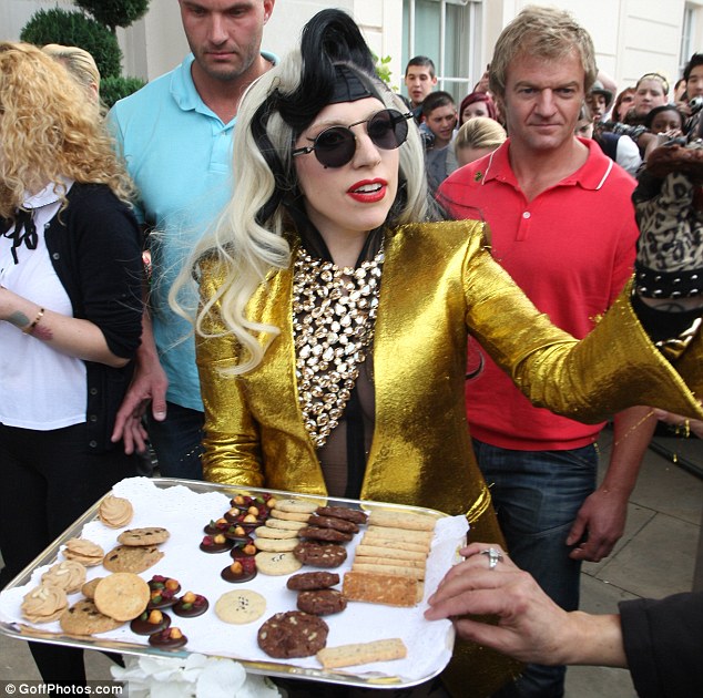 lady gaga origami dress template. Lady Gaga dishes out dessert