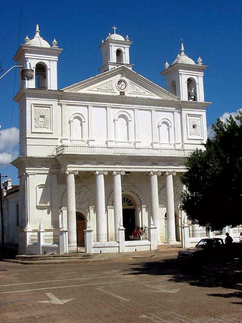 La Iglesia Sta Lucía en Suchitoto