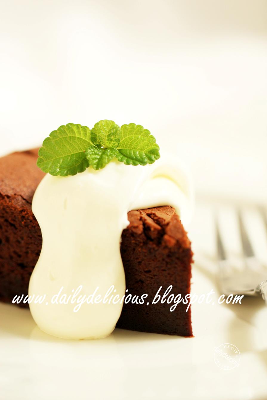 dailydelicious Caféchocolat Cake Soft but intense chocolate cake.