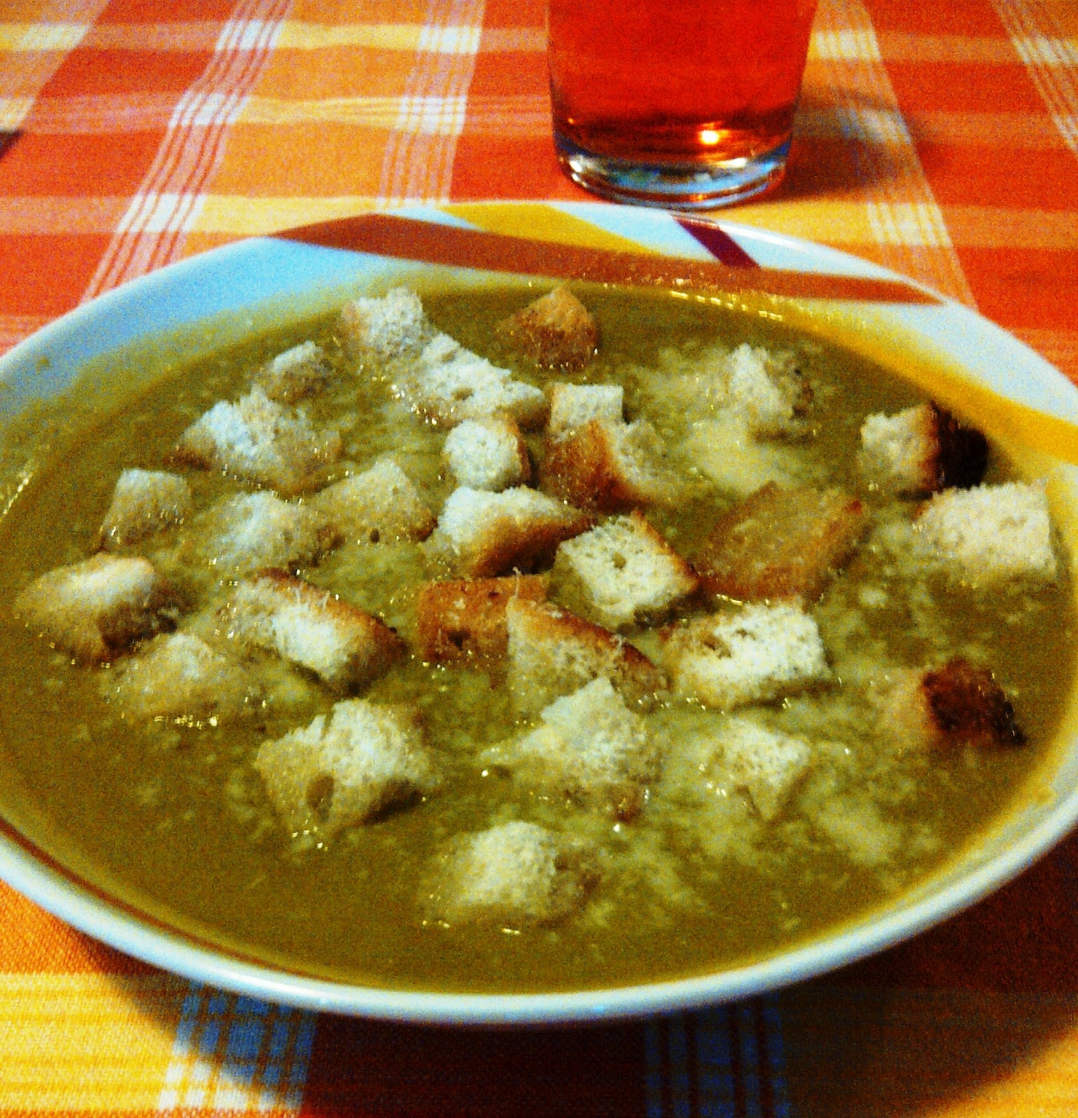 CREMA DI PISELLI CON CROSTINI