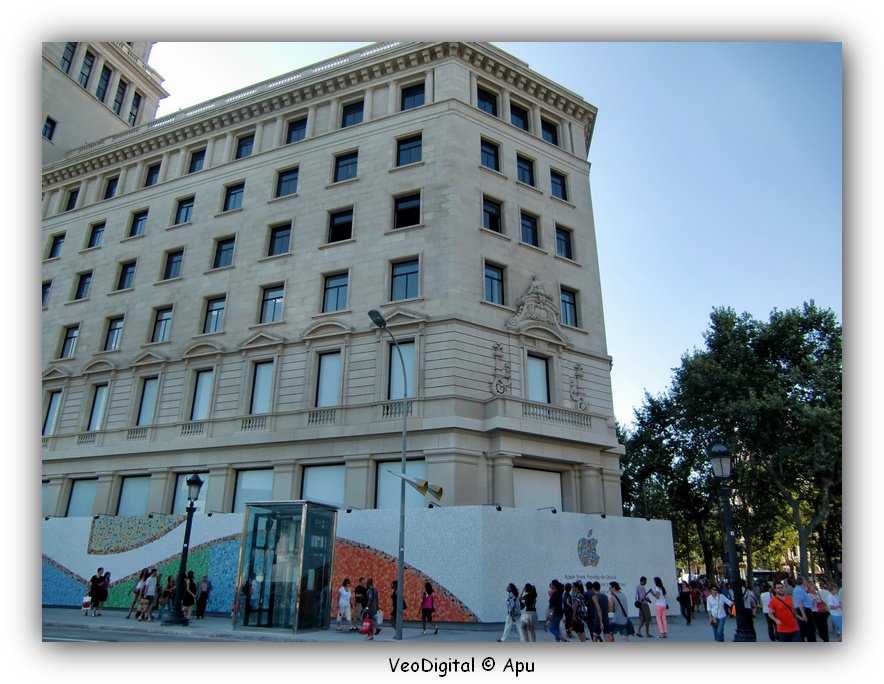 APU Barcelona VeoDigital Apple abre una macrotienda en el centro de