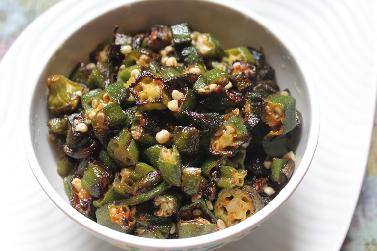 YUMMY TUMMY Ladies Finger Poriyal Recipe / Vendakkai Poriyal Recipe