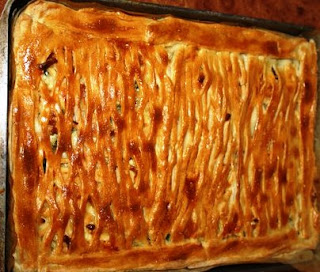 Пирог с сыром, яйцом и зеленью