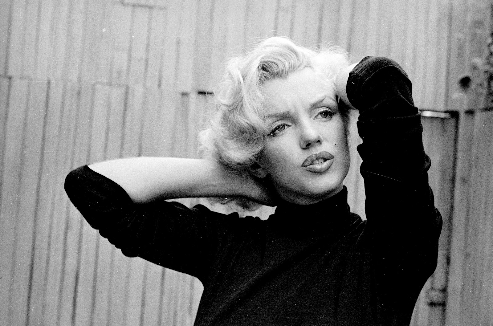 http://4.bp.blogspot.com/-zwWpXnM4Xd0/T8AbRcobrjI/AAAAAAAAH6k/xtQtkpaqCOw/s1600/marilyn-monroe-poses.jpg