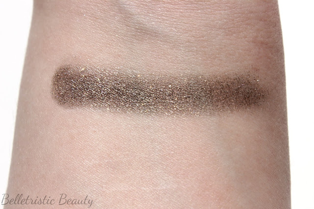 Dior Millenium Diorshow Fusion Mono Eyeshadow Swatch in outdoor lighting Dior Millenium 381 Diorshow Fusion Mono Eyeshadow Swatch in outdoor lighting