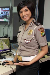 Foto Polisi Cantik Briptu Eka Frestya
