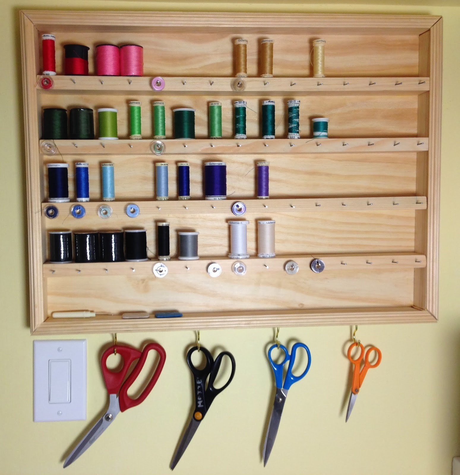 The Crafty Magpie: Sew Organized: Constructing a Thread Organizer