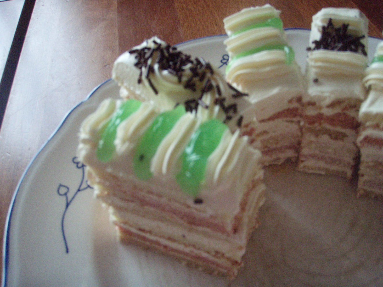 [cakes+011108+132.jpg]