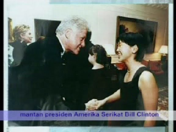 Disalami oleh Bill Clinton (mantan Presiden Amerika)