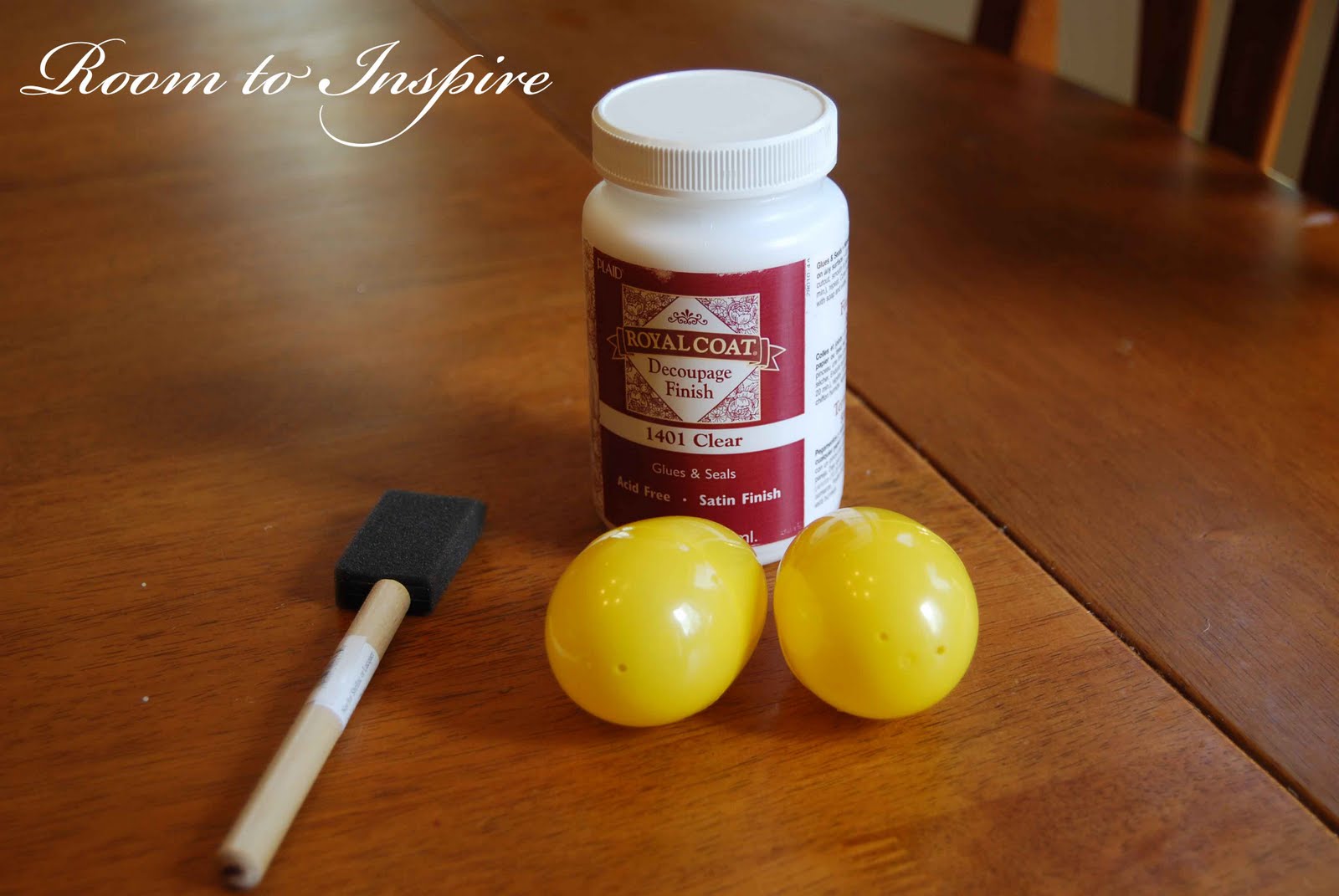 Room to Inspire Hanging Easter Egg Project