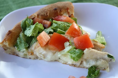 [chicken_caesar_salad_pizza_1.jpg]