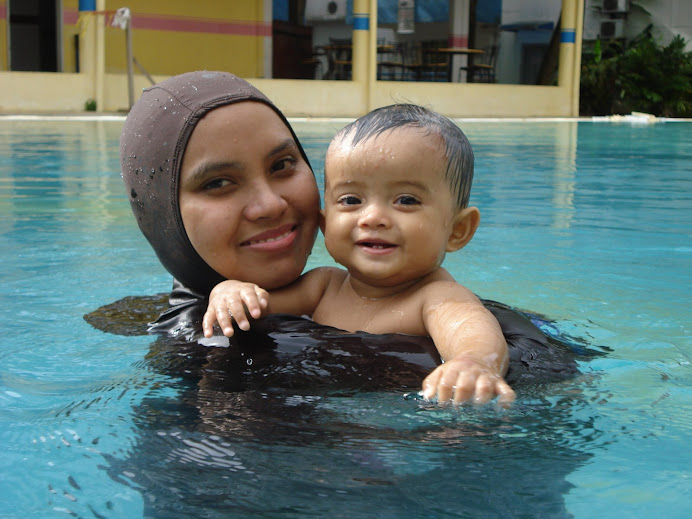 Berenang dengan Umie