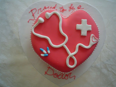 عيد ميلاد دكتورة المنتدى :) Doctor+cake